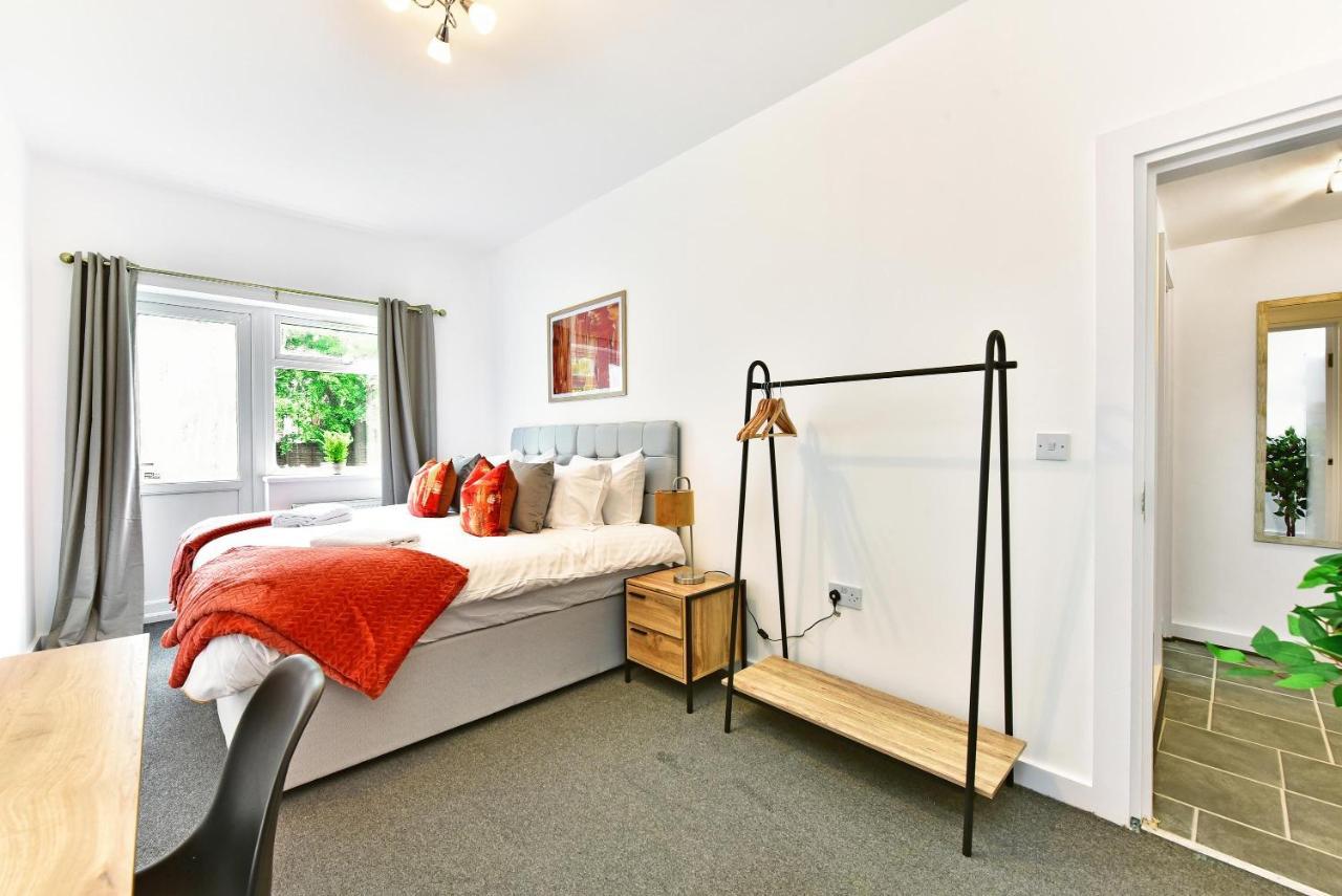 West Ealing Serviced Apts- 2 Bedroom 2 Bath Parking Near Station With Off Street Parking By 360Stays エクステリア 写真